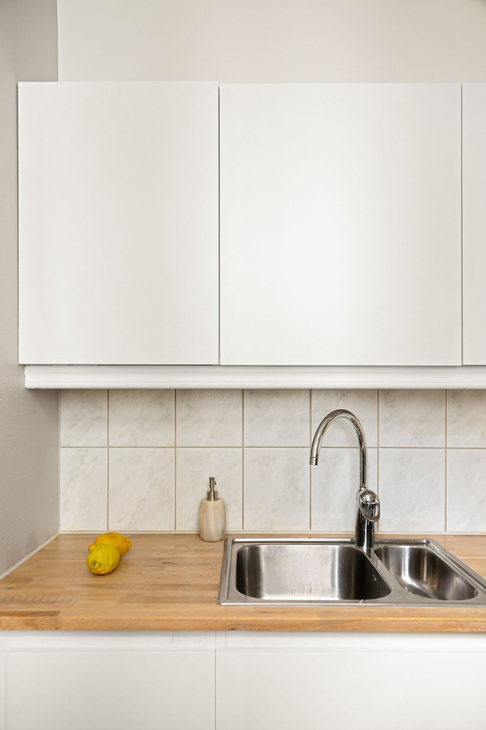 Bright modern kitchen listing photo